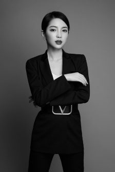 美女下面喷出白色液体